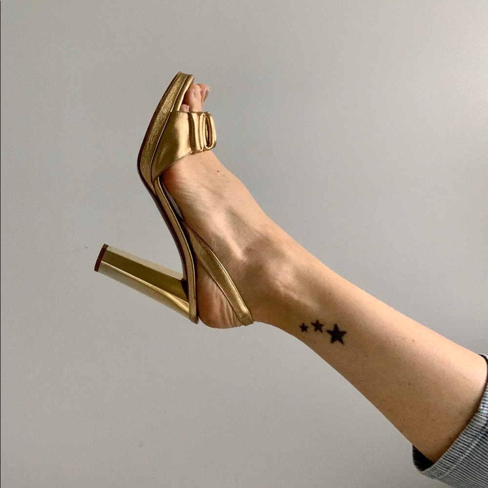DIANE VON FURSTENBERG Gold Chunky Heels Size 8.5